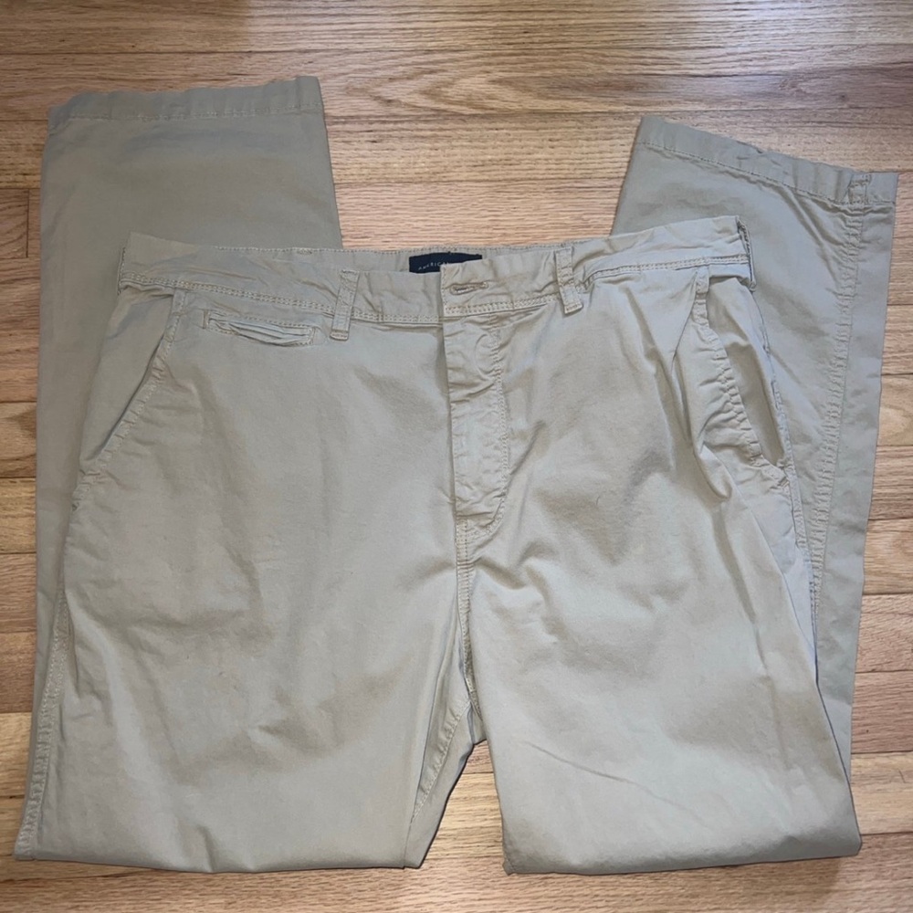 Men’s American Eagle 38x32 Relaxed Straight Khaki Pants